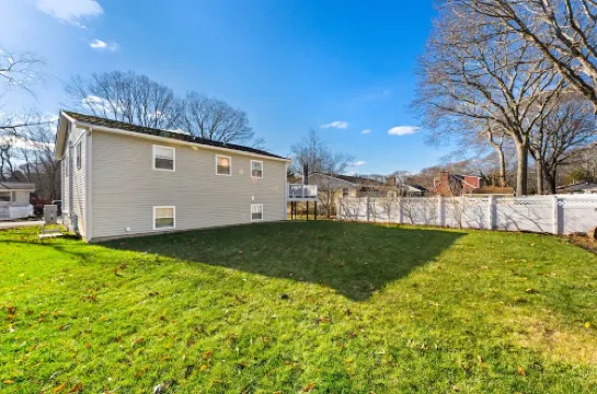 New* Remodeled private 3br/2ba w/neighborhood beach