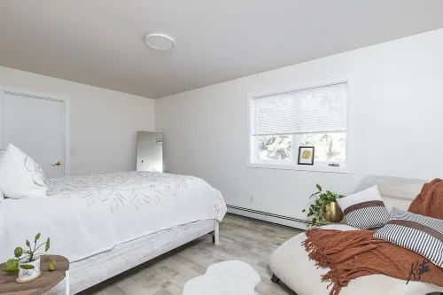 Entire 2BR 1Bath Apt “The Downtown Deneege” Hotels in Fairbanks