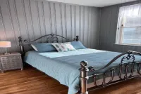 The Secretariat; A Cozy two bedroom Downtown loft apartment