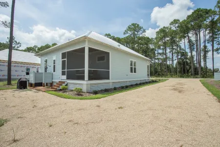 Peaceful Coastal Retreat! Pool and Beach, Book Now and Bring Your Boat!