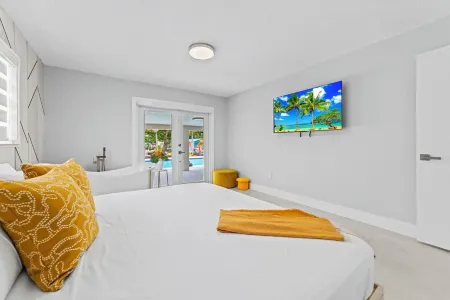 Family Fun House w/ Pool, Games, Sports & BBQ