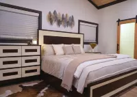 Sleek Designer Loft: PS-5, Arcade, and Luxury Amenities / Downtown Jacksonville Hotels near T-Mobile