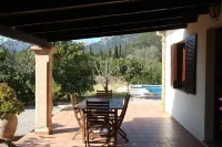 Country house surrounded by beautiful countryside, with a large pool WIFI FREE - فلل