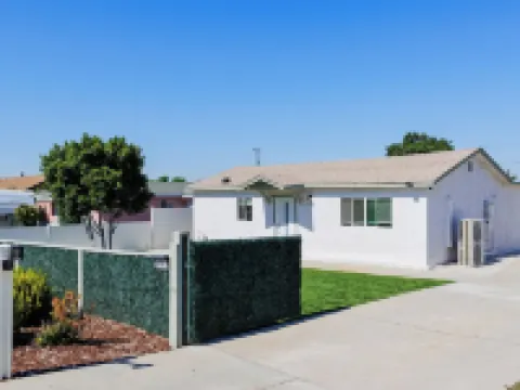 Cozy and Quiet Front House 方塔納酒店