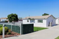 Cozy and Quiet Front House Hotels near Jump Around