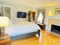 Charming 4Bds+1crib house with patio Amherst Center 매사추세츠 대학교 애머스트 주변 호텔