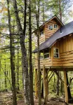Treehouse With Hot Tub Close to Sunday River!