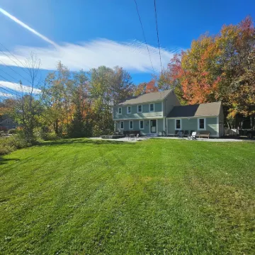 Cozy Home 1mi. to Beaches/Shops/Dining, Hot Tub, Big Patio, Pvt Yard, Fire Pit