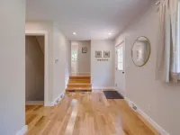 Cozy 3-Bedroom Cottage, Near the Lake Hotels in Dickson County