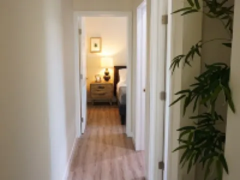 *NEW CONSTRUCTION* Sun Splashed 2b King bed w/pool by LAX, beaches, Disneyland. カーソンのホテル