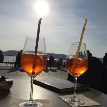 Direct lake with large south-west balcony (new building 2019)