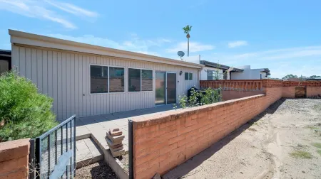 Entire 1500 sqft 2bed 2bath access to the pool don't be cramped in a room!