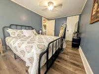 Charming cottage with 3 bed, 2 bath, and amenities in enchanting Guntersville. Hotels near Homer B. Wilson Jr Vintage Museum
