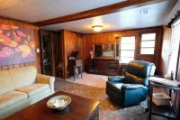 Charming Waterfront Cottage – Private Dock, Panoramic Views, and Park Passes!