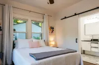 Walk to OU Stadium - 3Br/2BA with Patio & Parking