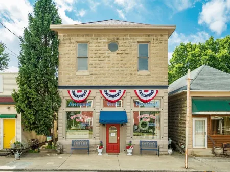 Industrial Style Loft With Access To Buckeye Lake!