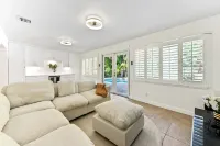 The Flamingo Villa: King BD, Fire Pit, Wifi & Arcade Game 10min to Ft.Lauderdale