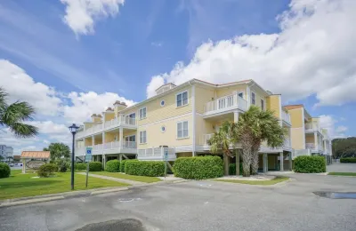 Second Row Condo with Ocean Views, Pool, and Hot tub