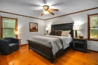 Riverfront Property, King Beds, Fire pit