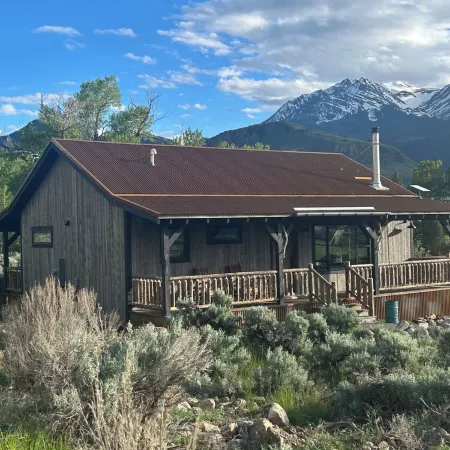 Rustic Elegant Cabin 5 Mns to Ynp ~ Open Year Round