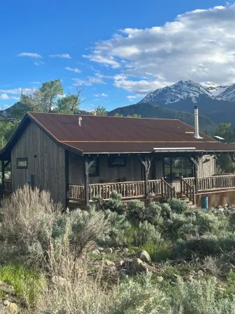 Rustic Elegant Cabin 5 Mns to Ynp ~ Open Year Round