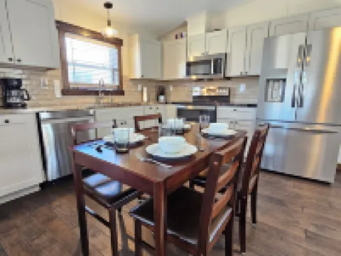 Charming 2-bedroom house with WiFi, AC in Red Cloud Hotels in Red Cloud