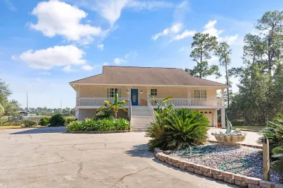 Golden Isles Getaway - ASK ABOUT SNOWBIRD SPECIALS James Oglethorpe Monument附近的飯店