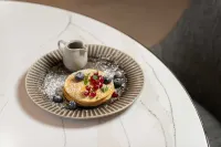 voco STOCKHOLM - KISTA by IHG - breakfast