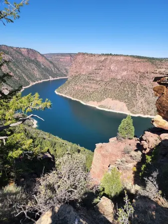 Fly Fishing Hideout.  5 Minutes from the Green River Damn Ramp.