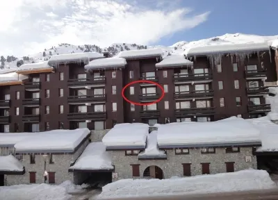 SKIS ON FOOTS-WIFI- GARAGE (optional) -NICE VIEW-2 ROOMS Hotels near Mini golf, tennis et quad du Mottaret