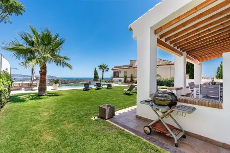 Villa Las Arenas with private heated pool Отели рядом с достопримечательностью «Playa Salobreña»