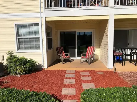 Precious Condo, 3 Blocks to Beach.. Happy Place! Отели в г. Мельбурн