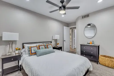 Recently renovated Phoenix home with private heated pool and mountian veiws 아와투키 풋힐즈 호텔