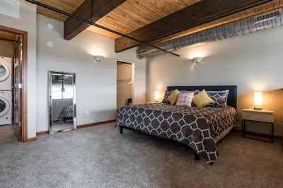 Luxury loft condo downtown La Crosse! Các khách sạn ở 