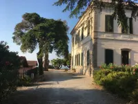 Appartement Dans Propriété Historique, Avec un Parc Avec Piscine Hotels near Marciana