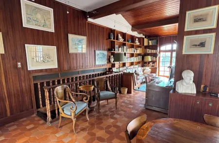 Unique catal. Traditional house with stunning views of the bay & mountains in d. Old town