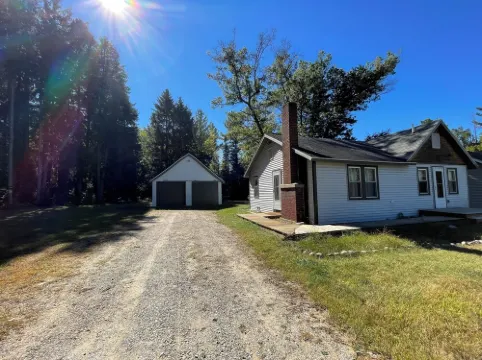 Modern Cabin Higgins Lake; Walk to Hiking, XC Ski, River, Town, Near Golf + Orv