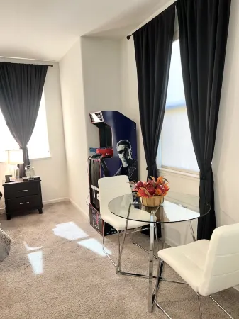 Luxury-Lucky Fortuna Suite Отели рядом с достопримечательностью «Парк Вельма & Лестер Кинг»