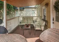 Gorgeous interior, walk to downtown, amazingly renovated historic 1901 house!