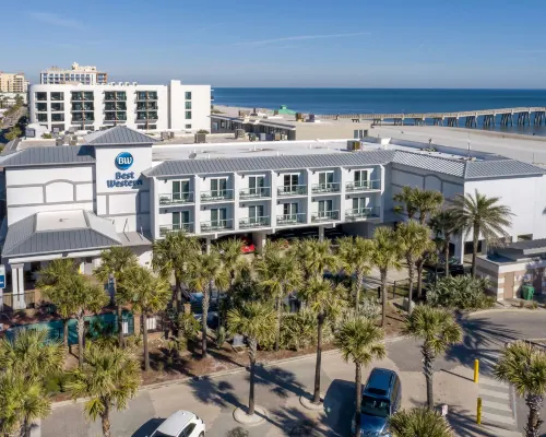 Best Western Oceanfront Hotels near Engine 15 Brewing Co.
