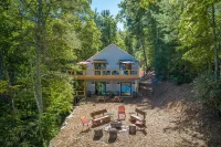 Last Minute Fall Deals Mtn. Views from Deck & Private Dock, Cozy Firepit, & Cove