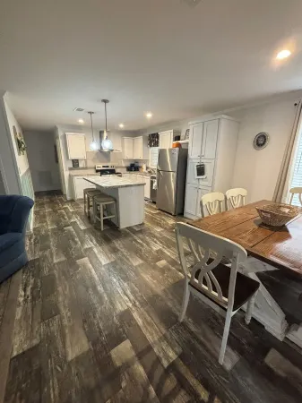 Cozy 3 Bd New Home in Tranquil Apalachicola Call for Weekly Specials Отели рядом с достопримечательностью «Парк Сифуд Ландинг»