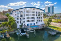 Spacious Waterfront, 3 BR/3 BA, Water Views, Walk to All
