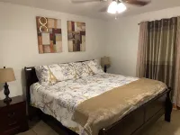 PRIVATE DUPLEX #2 KING BED/Houston/Pasadena/ Hobby/Clear Lake/Galveston/ Hotels near William P. Hobby Airport