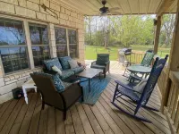 The Lake House on Lake Limestone Hotel a Leon County