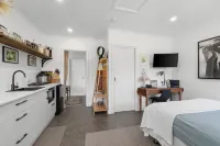 Escape to the Otway Nest, a Deluxe Cottage in the Great Otway National Park. Hotels in Tanybryn