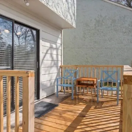 Oakwell Townhome - King Bed Suite minutes from Texas A&M