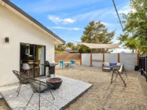 Casa Mestiza- Spacious with Fire Pit, Near Town Hotels in Yucca Valley