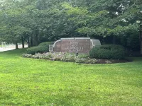 Charming 2-bedroom apartment in delightful Geneva,walking distance to downtown. Hotels in Geneva