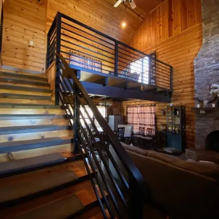 Charming 3-bedroom cabin with AC and WiFi at Barren River Lake in Lucas, KY